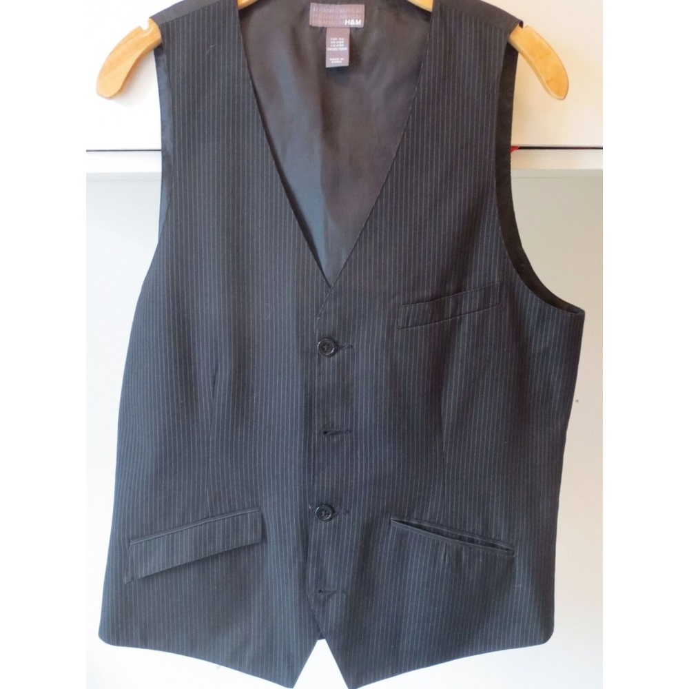 H and M men vest black/white stripes